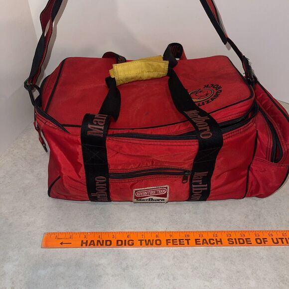 Vtg Marlboro Adventure Team Lizard Rock Insulated Cooler Duffel Bag Red 1992 - Picture 4 of 14
